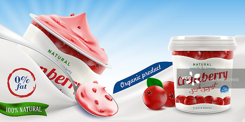 天然蔓越莓希腊酸奶广告传单与匙酸奶或奶油和包装容器图片素材