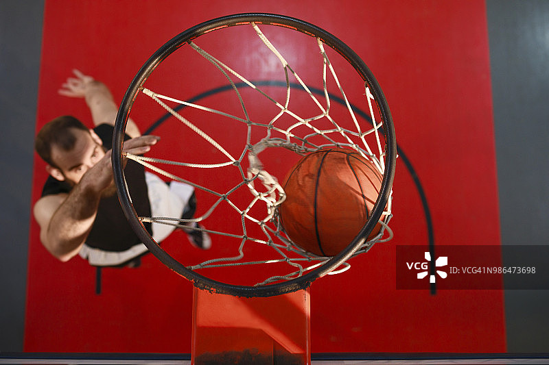 篮球运动员扣篮-人扣篮图片素材