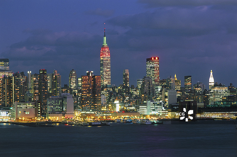 纽约夜晚的天际线图片素材