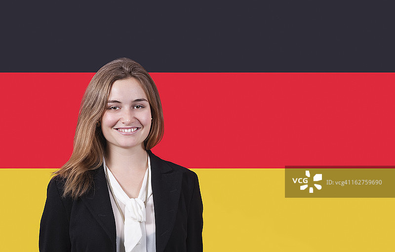 年轻的女商人对着德国国旗微笑的肖像图片素材