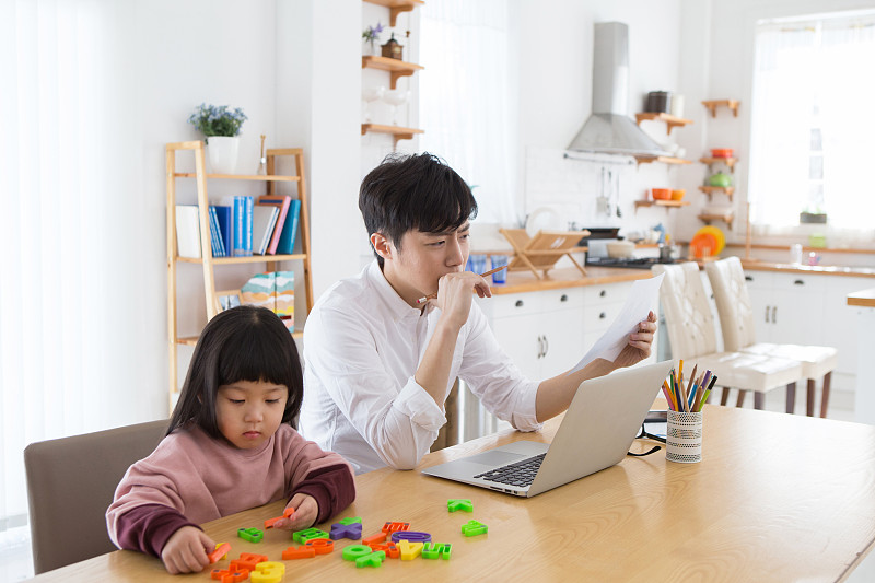 韩语，父亲，女儿，孩子照顾，孩子照顾爸爸，家庭工作(业务)图片下载