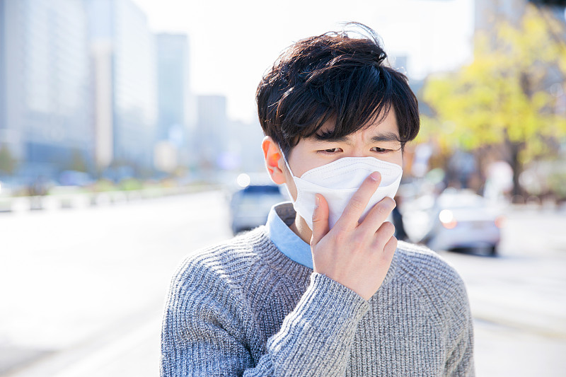 韩国，男性，烟雾(空气污染)，灰尘，寒冷，空气污染，污染(环境污染)，口罩图片下载