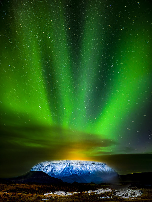 冰岛绚烂的极光图片下载