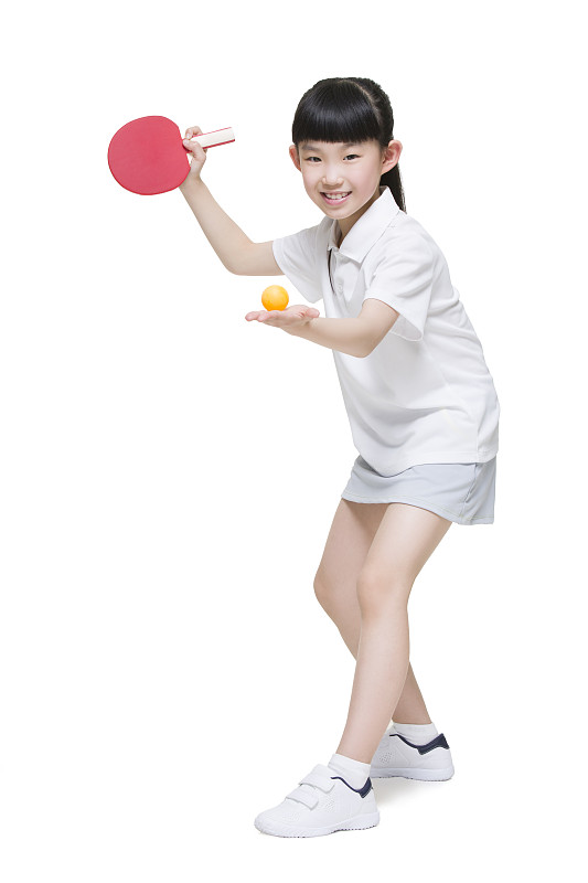 可爱的小女孩打乒乓球图片下载