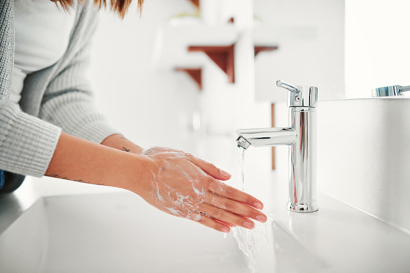 经常洗手，让细菌远离你图片素材