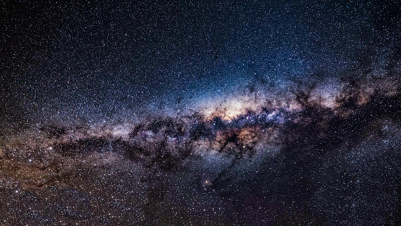 夜晚的星场低角度视图图片素材