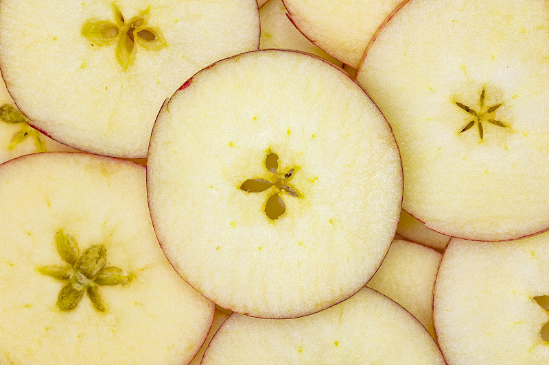 成熟的切片新鲜水果，有机苹果图片素材