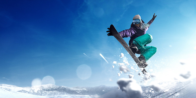 女子极限自由式滑雪跳台图片下载