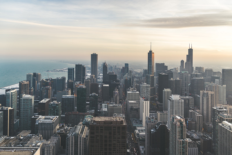 日落时芝加哥天际的鸟瞰图图片下载