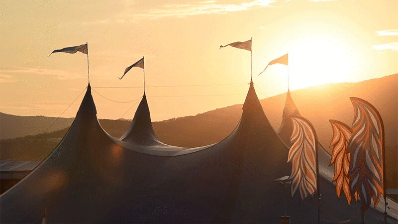日落时的音乐节帐篷图片下载