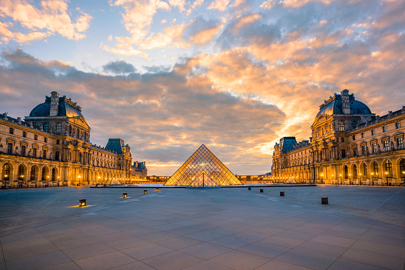 法国巴黎卢浮宫日落图片下载