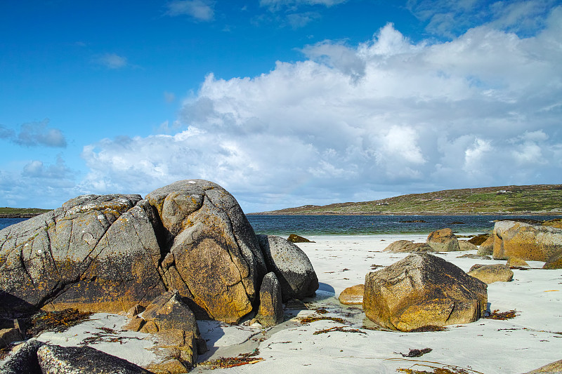 爱尔兰克利夫登的岩石和后方的大海图片素材