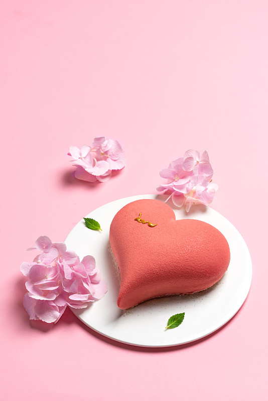 心形粉红果酱蛋糕图片下载