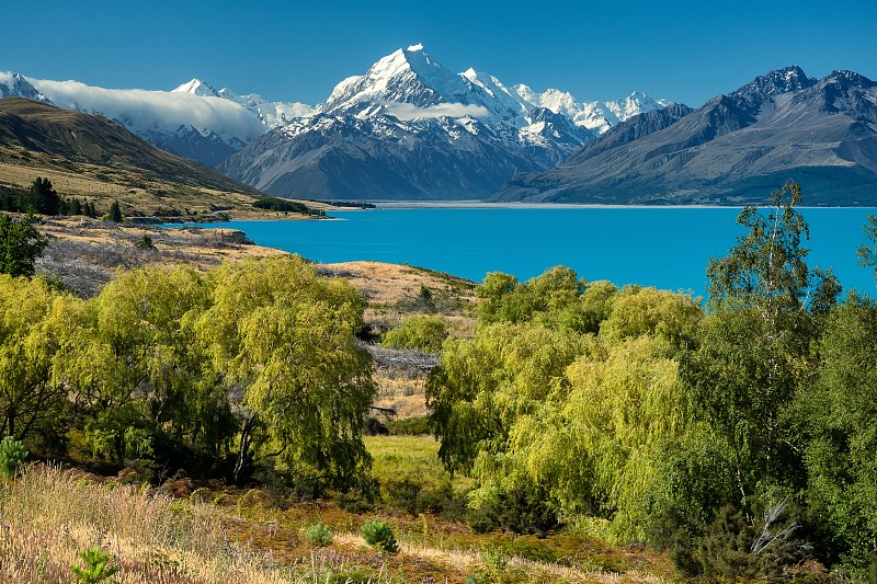 风景优美的湖和山对蓝天，宜人点，新西兰图片素材