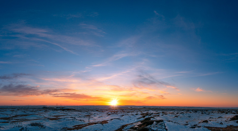中国内蒙古草原冬季的日落图片素材
