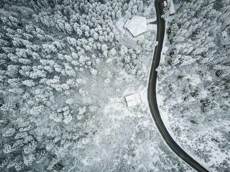 白雪皑皑图片素材