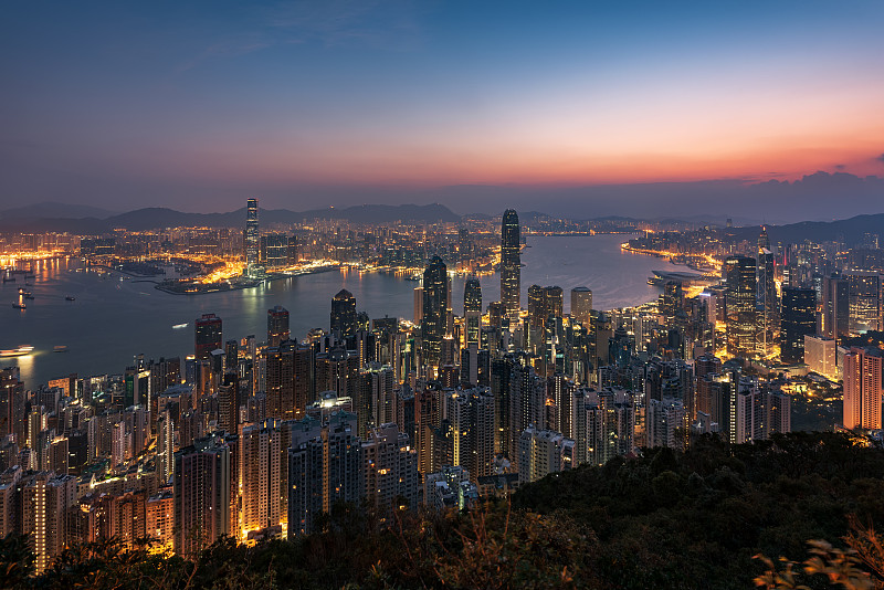 香港太平山观景台维多利亚港天际线日出图片素材