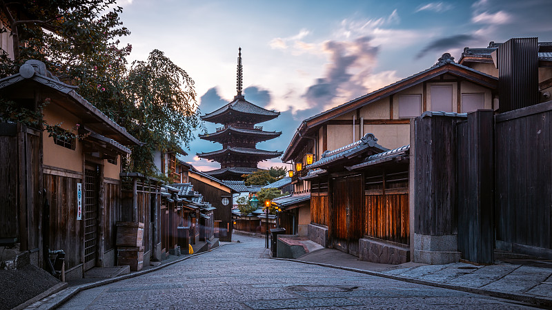 八坂塔街道夕阳，日本京都清水寺下图片下载
