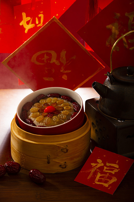 春节美食系列五福临门，八宝饭和茶道静物图片下载