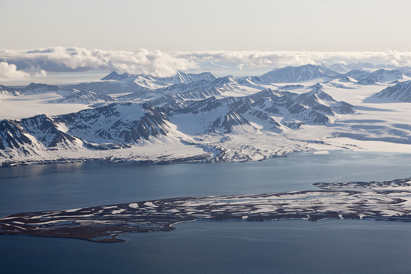 欧洲，挪威，斯匹次卑尔根群岛，雪山的景色图片下载