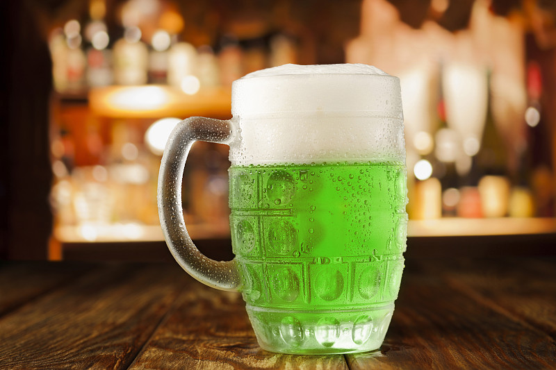 绿色的啤酒图片下载