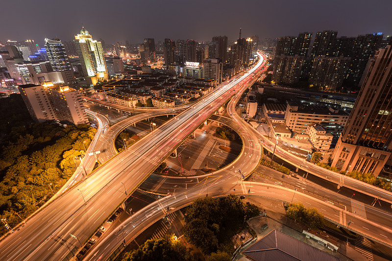 上海高速公路夜间鸟瞰图图片下载