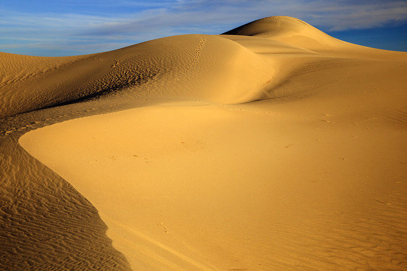 沙漠景观有沙丘图片下载