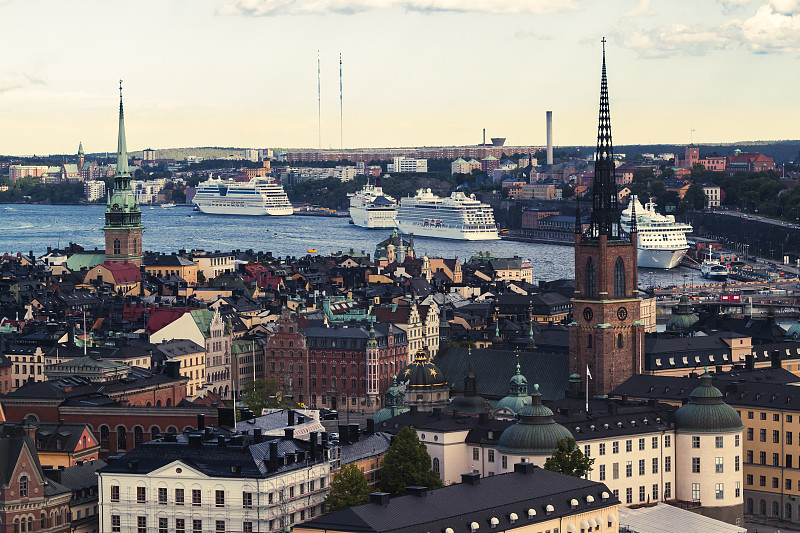 瑞典，从格拉斯坦岛望向斯德哥尔摩的游船港图片下载
