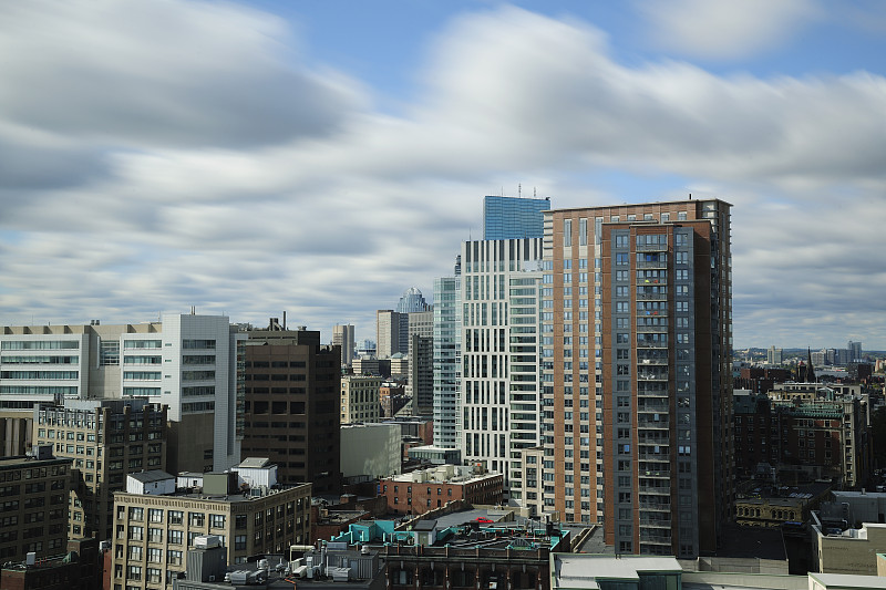 美国，马萨诸塞州，波士顿，现代城市上空的云朵图片素材