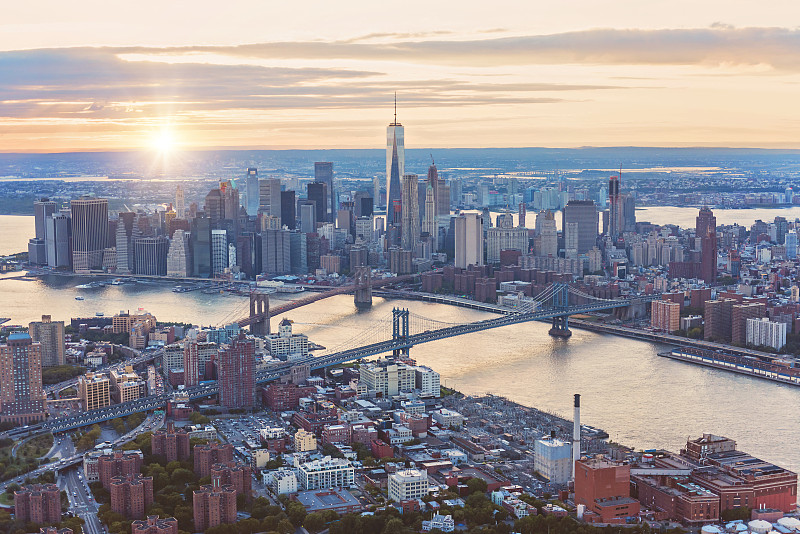 鸟瞰图纽约市地平线和日落，纽约，美国图片下载