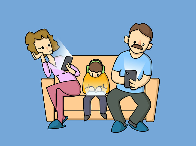 沉迷于电子产品的现代家庭坐在沙发上。平面矢量插图，孤立在蓝色背景。图片下载