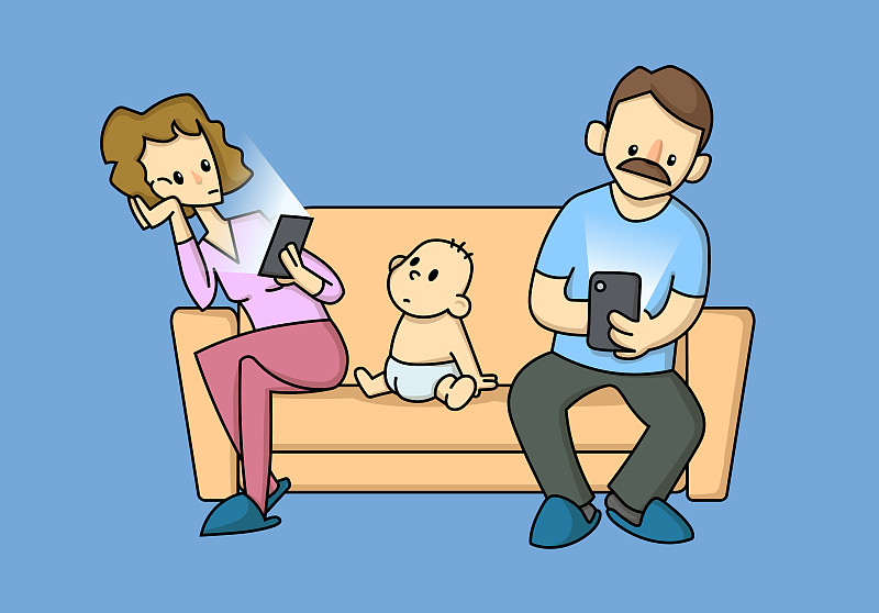 现代父母沉迷于坐在沙发上的电子产品，忽视了他们蹒跚学步的孩子。平面矢量插图，孤立在蓝色背景。图片素材