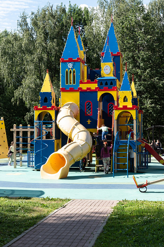 莫斯科连诺佐夫斯基公共公园。图片下载