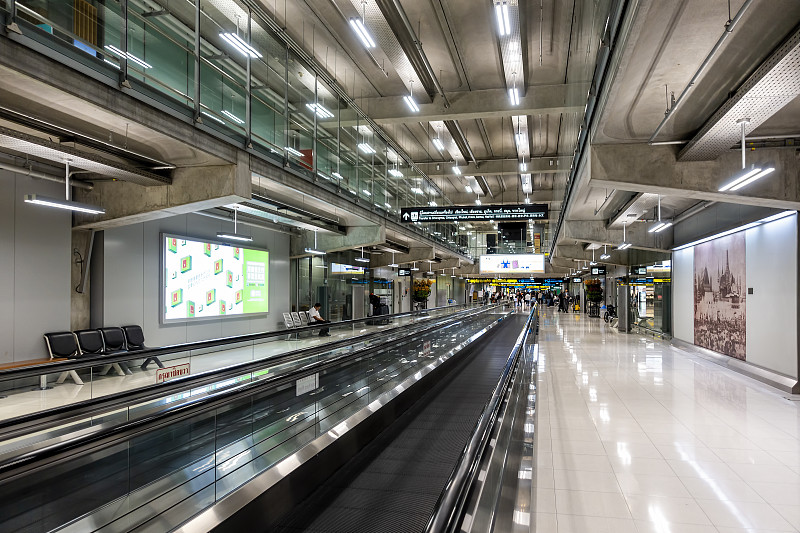 素万那普国际机场的长扶梯或人流机图片下载
