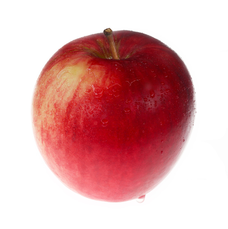 新采摘的、成熟的、红色的苹果，白色的方形上有水滴。图片素材
