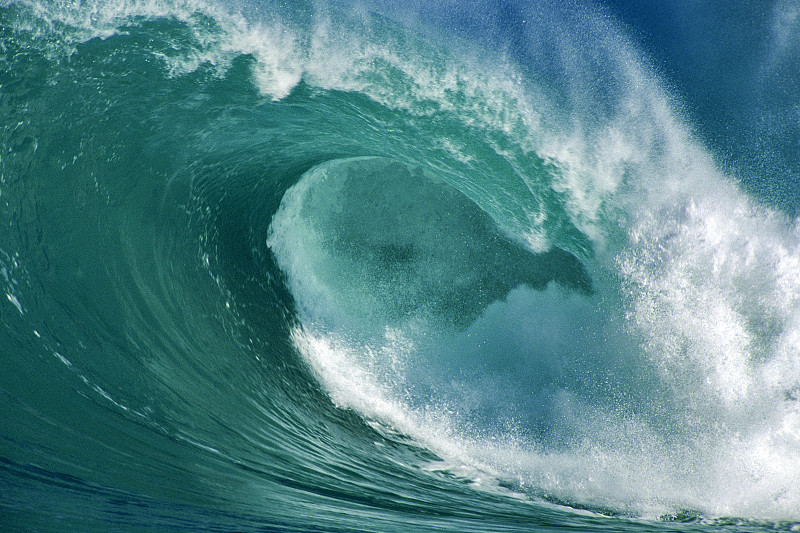 美国，夏威夷，海浪在威美亚湾图片下载