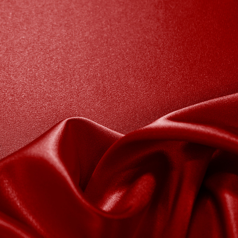 鲜红丝绸缎子天鹅绒。美丽柔软的波浪褶皱。特写镜头。闪亮的织物背景图片下载