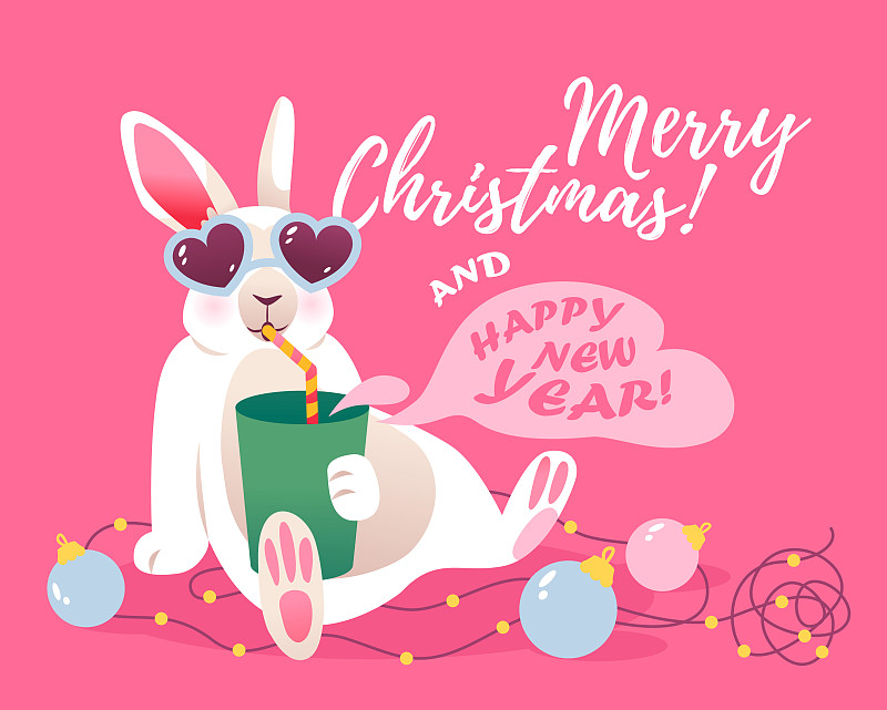 有趣的兔子拿着饮料和圣诞装饰。圣诞贺卡。矢量图下载