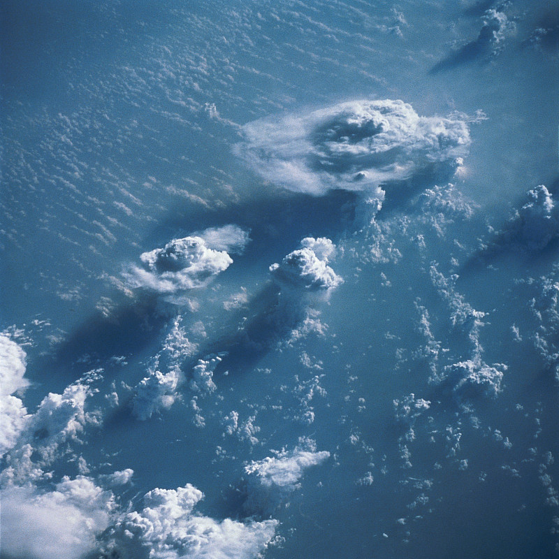 海洋上的云图片素材