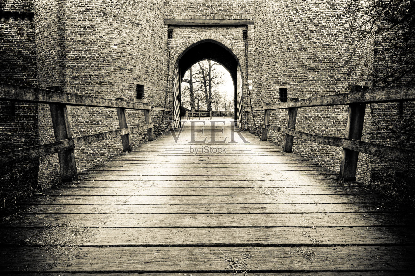 多嫩堡城堡的吊桥照片摄影图片