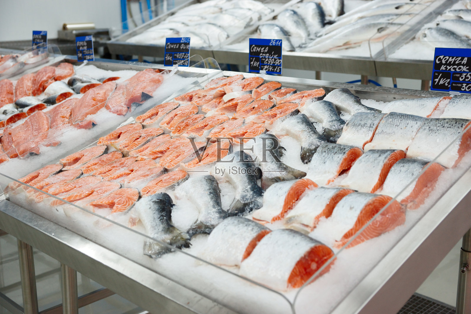 冷冻三文鱼市场展示照片摄影图片