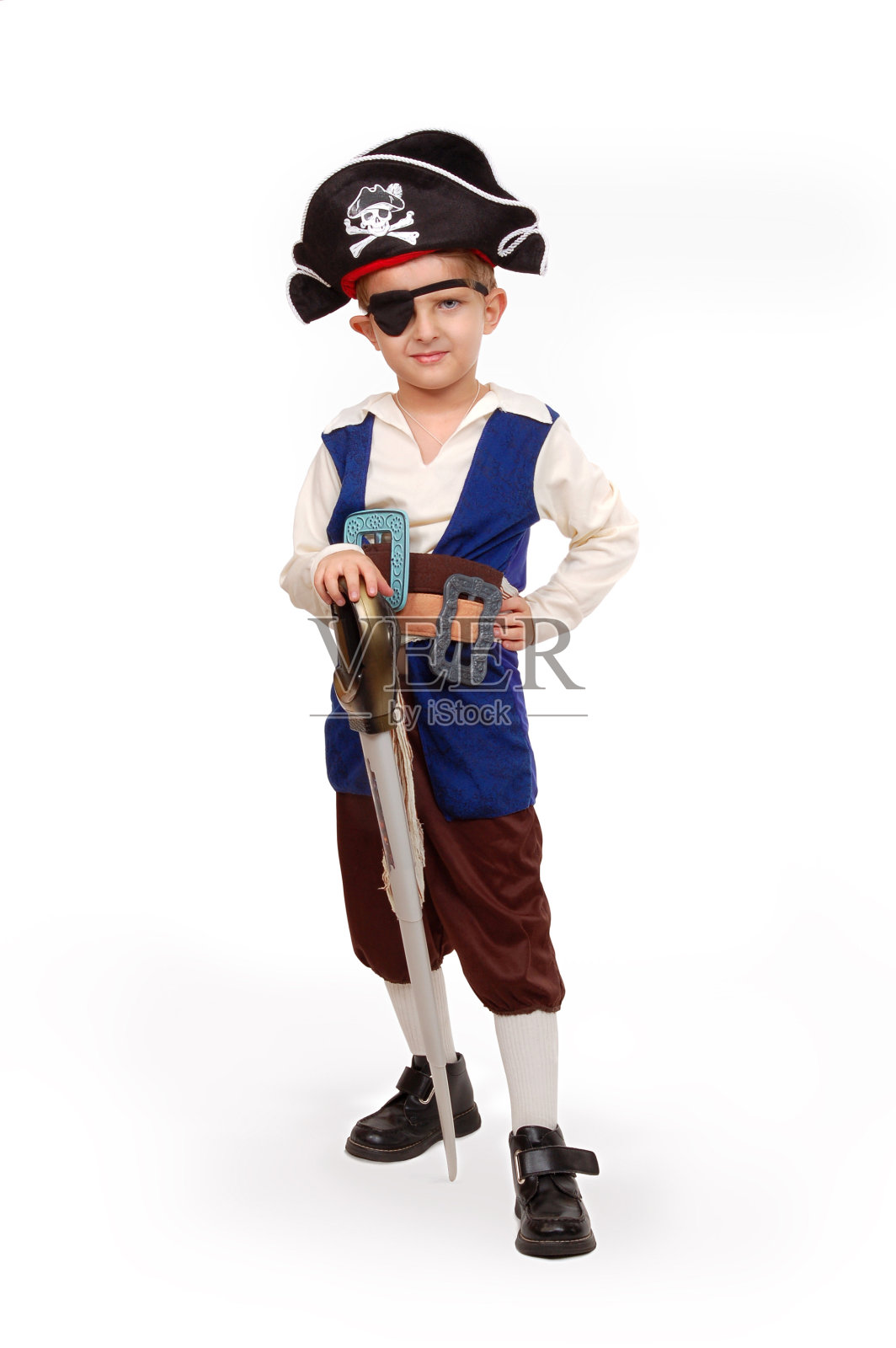 穿着海盗服装的小男孩照片摄影图片