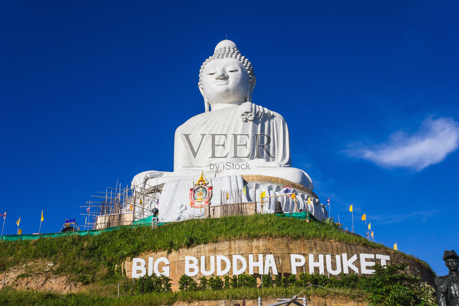 泰国普吉岛巨大的佛像纪念碑照片摄影图片