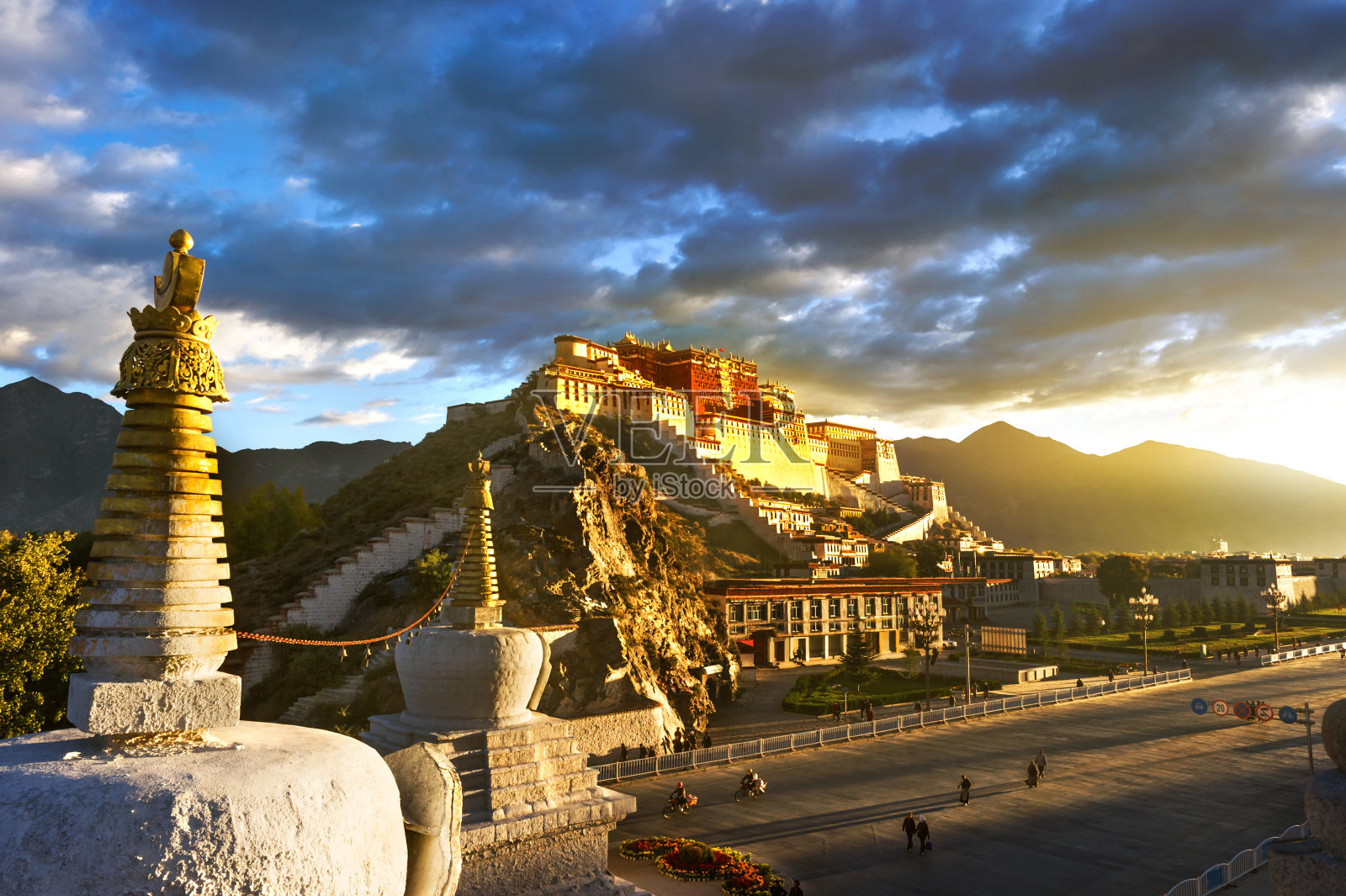 布达拉宫，在中国西藏照片摄影图片