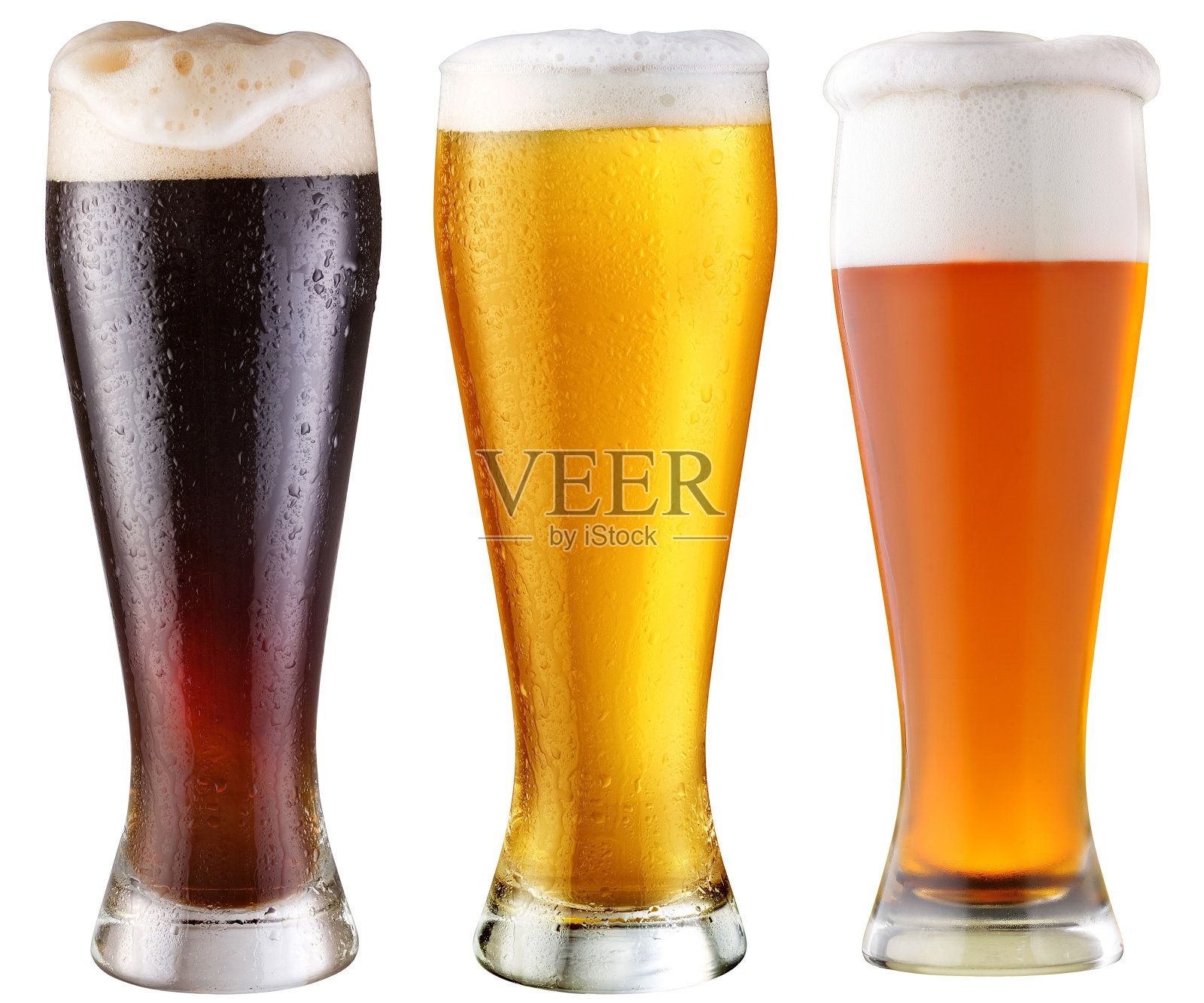 三高脚杯不同的啤酒单独在白啤酒上照片摄影图片