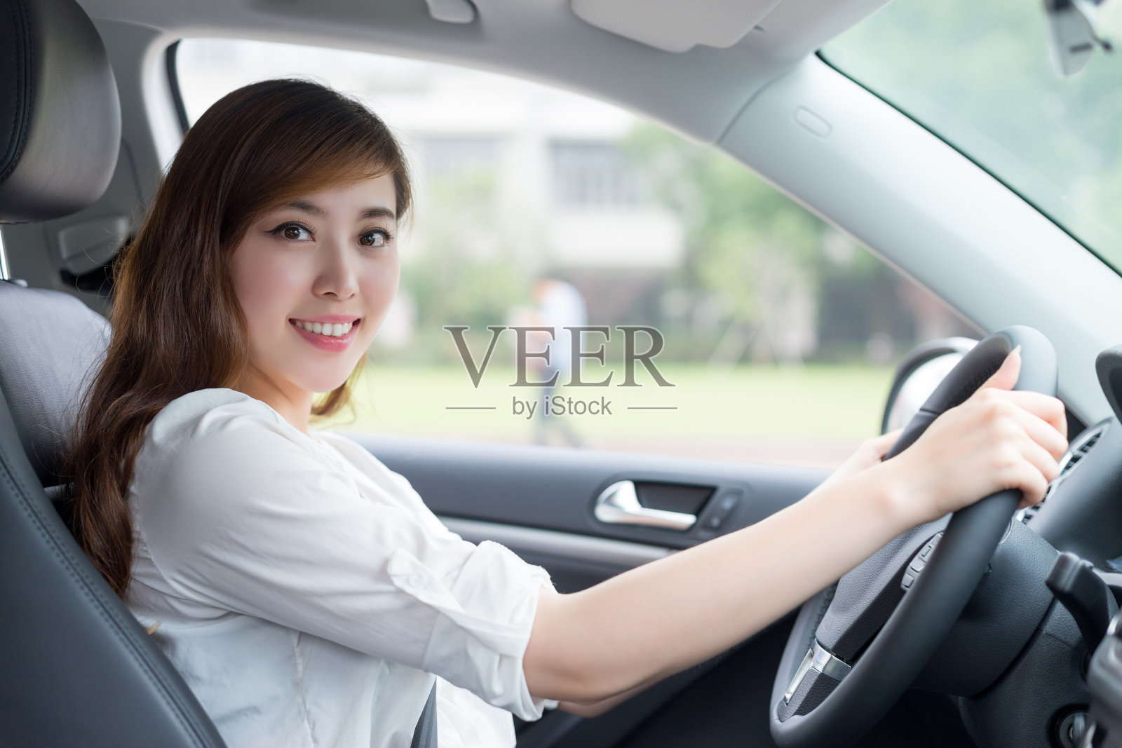 亚洲美女驾驶汽车肖像照片摄影图片
