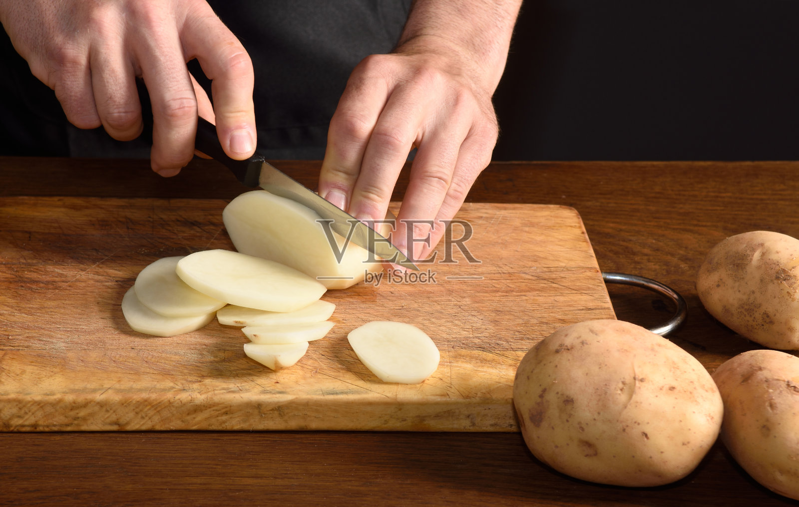 厨师切土豆的细节照片摄影图片