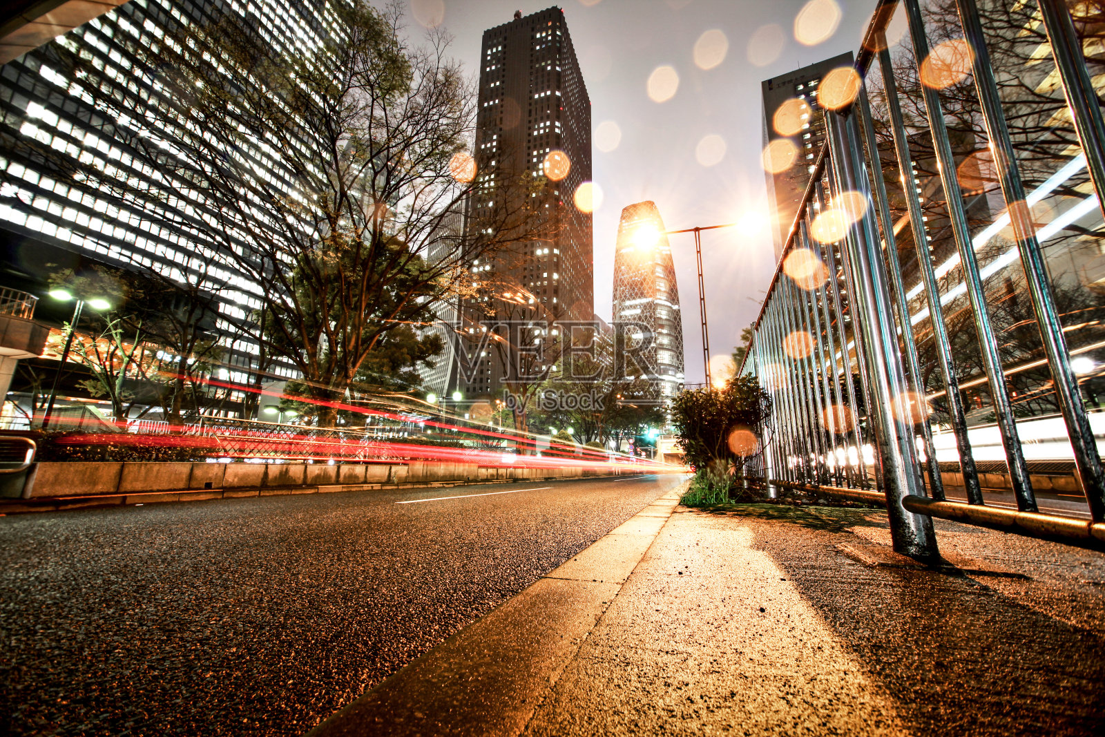 夜晚的东京摩天大楼照片摄影图片
