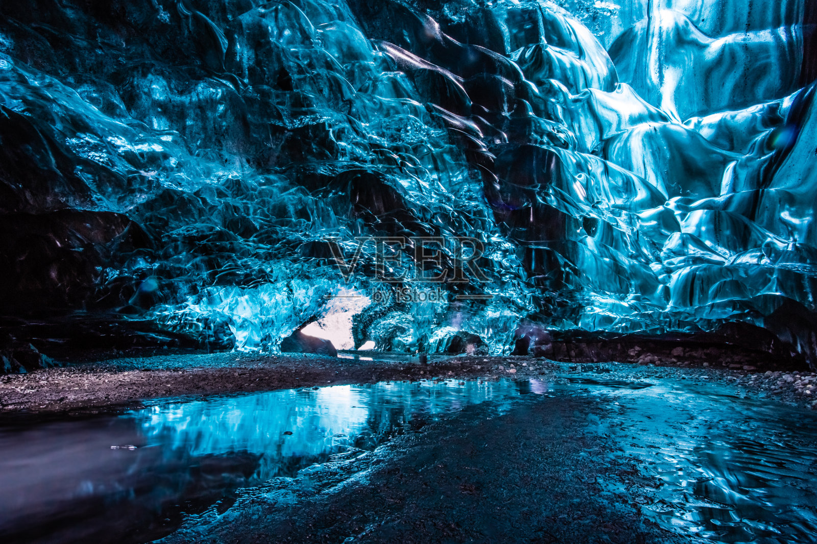 Vatnajokull冰川下的冰洞照片摄影图片