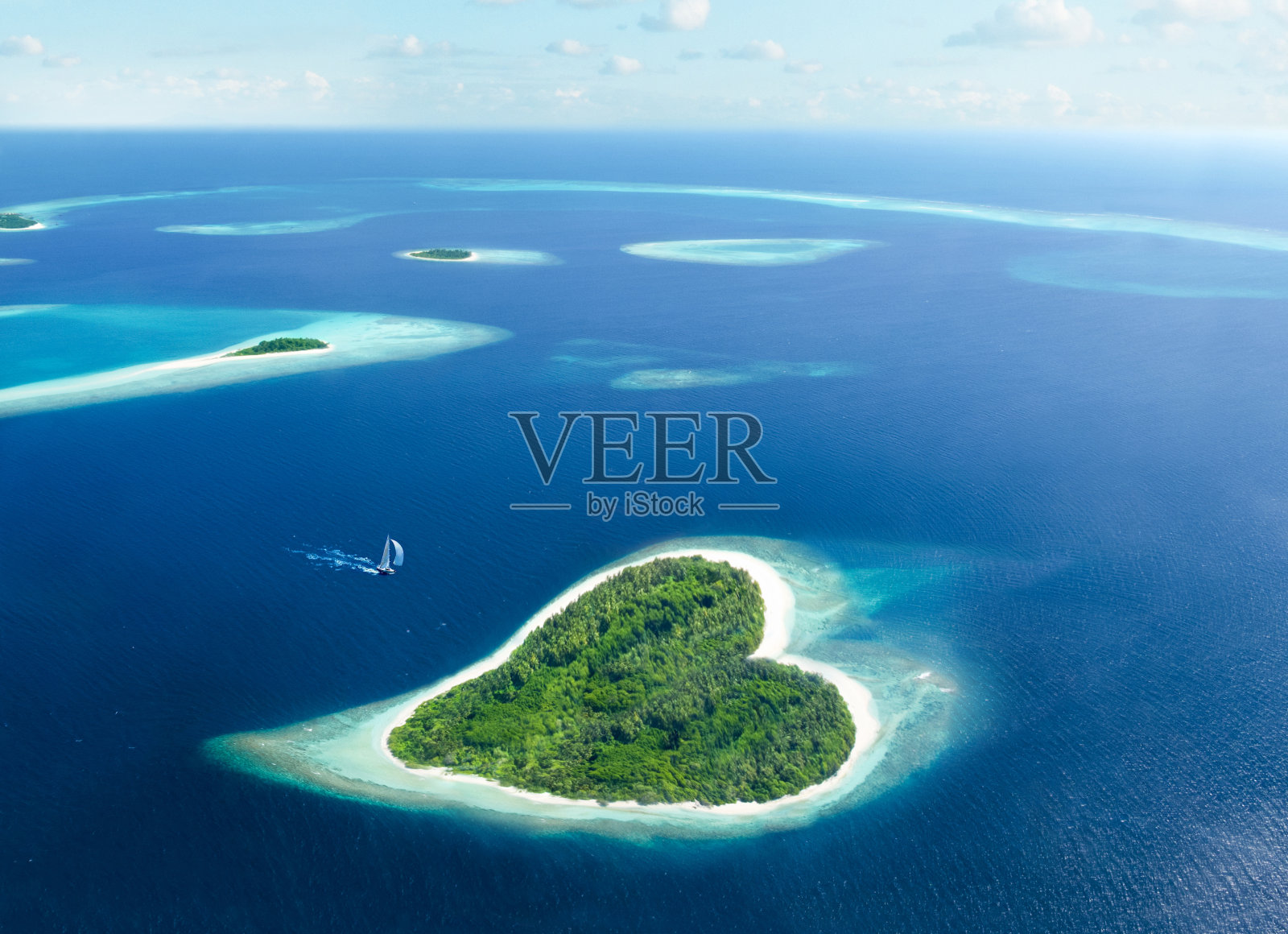 马尔代夫热带海的心脏岛照片摄影图片